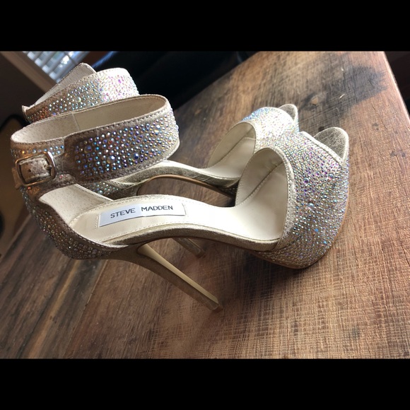 Steve Madden gold platform stilettos - Picture 2 of 3